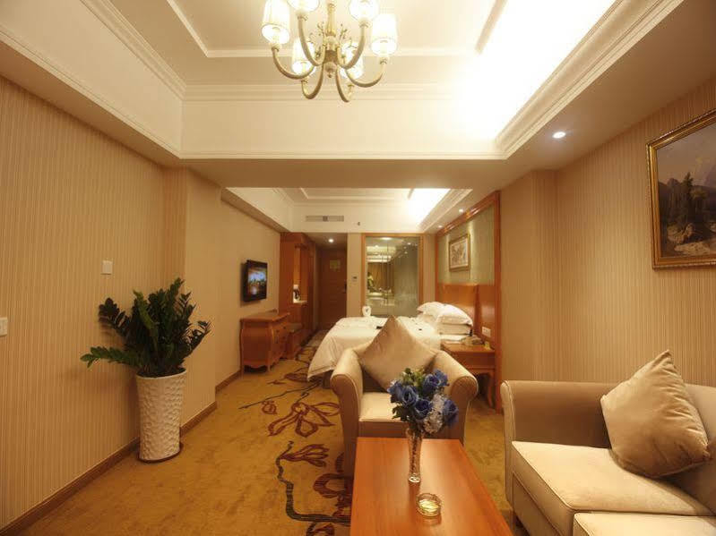 Hanting Express Sanya The First Market Branch Hotel Esterno foto
