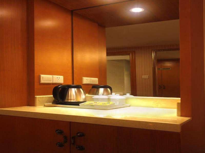 Hanting Express Sanya The First Market Branch Hotel Esterno foto